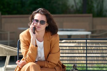 Минцифры может ввести запрет на отправку СМС-сообщений во время звонка