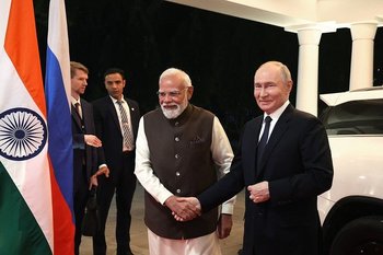 Путин отдал дань уважения Махатме Ганди, посетив мемориал Раджгхат