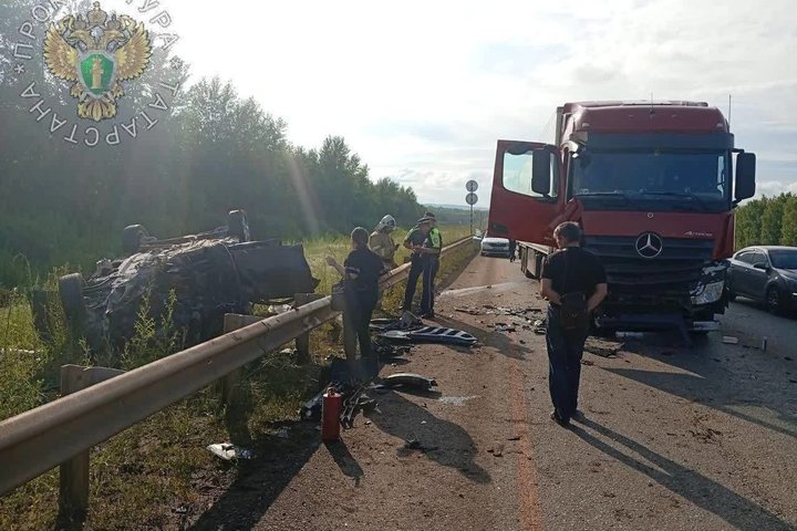 Два человека в Аксубаевском районе погибли при столкновении Lada Vesta с грузовиком