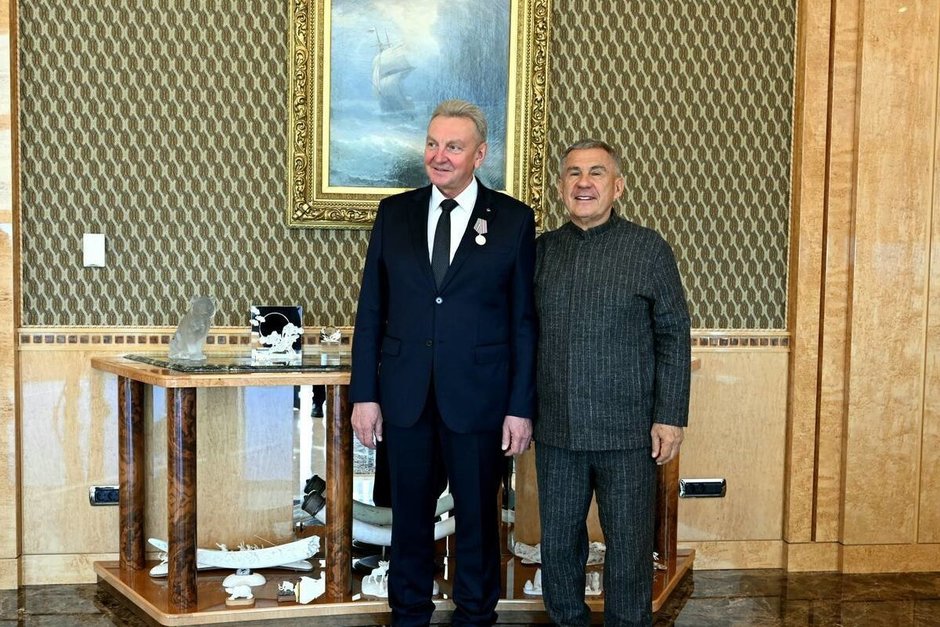Минниханов наградил экс-гендиректора «Транснефть — Прикамье» медалью