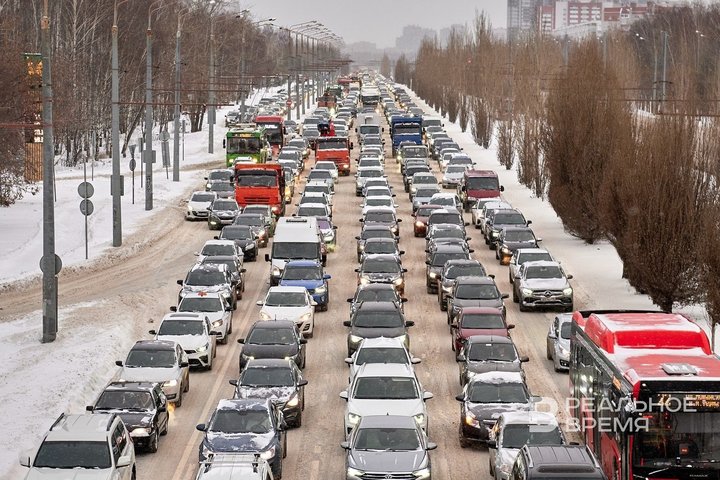 Пробки в Казани достигли 9 баллов из-за снегопада