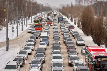 Пробки в Казани достигли 9 баллов из-за снегопада