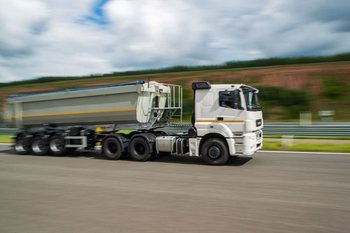 ДТП с участием КАМАЗа, BMW и МАЗа на трассе М-11 унесло жизни двух человек