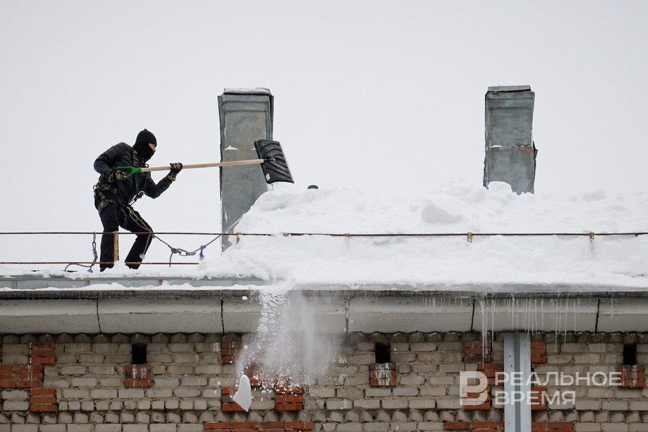 После поручения Минниханова главы районов Татарстана взяли под личный контроль чистку крыш от снега