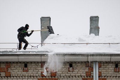 После поручения Минниханова главы районов Татарстана взяли под личный контроль чистку крыш от снега