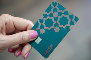 Выдача кредитных карт в России упала на 51,4% в начале 2025 года