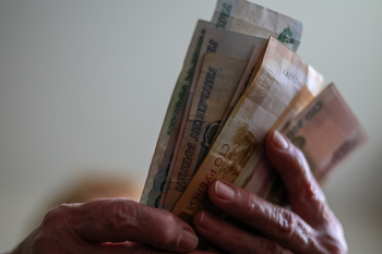 Россиянам могут запретить брать много дорогих микрозаймов