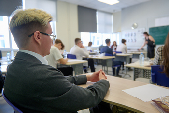 В России могут ввести платное обучение для иностранцев в старших классах