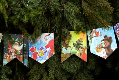 Цены на искусственные елки доходят до 14 тыс. рублей, на живые — до 25 тыс.