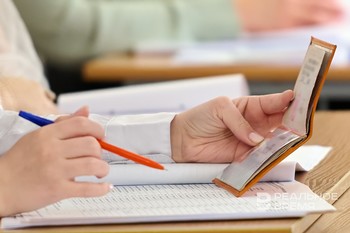 Песков опроверг обсуждение переноса сентябрьских выборов в Госдуму