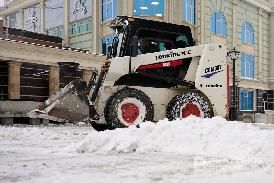 За день с дорог Казани вывезли 385 тонн снега и обработали дороги реагентами