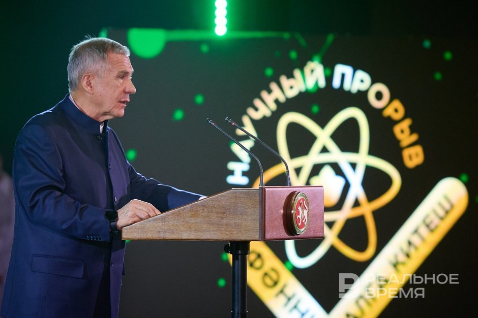 Минниханов: «Подготовку научных и инженерно-технических кадров следует начинать со школьной скамьи»