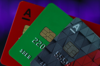 МВД: банковские карты мигрантов, попавших в реестр контролируемых лиц, блокируются