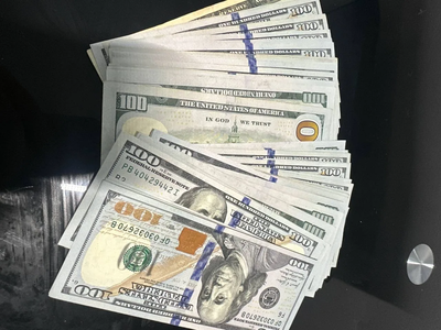 Центробанк снизил курс доллара до 81,14 рубля