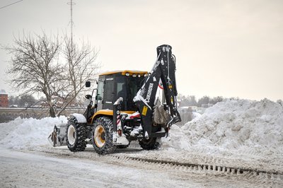 «Барсики» и «Амкодоры»: сколько приходится платить за вызов спецтехники в заснеженной Казани