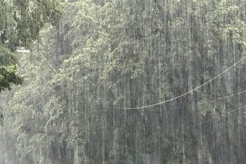 Завтра в Татарстане ожидаются сильный дождь, гроза и ветер