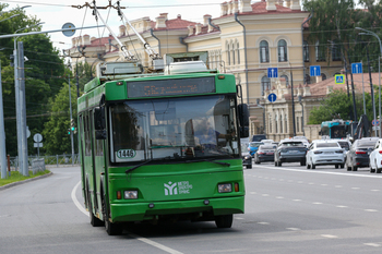 Из-за обвала асфальта на улице Сахарова изменено движение троллейбусов №5, 9, 12