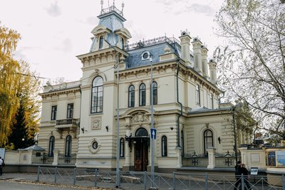 Больше фотографий, семейных мероприятий и волонтеров