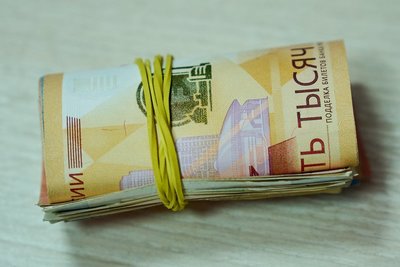 HR-эксперт призвала повысить зарплату российским ученым, чтобы специалисты не уезжали за рубеж