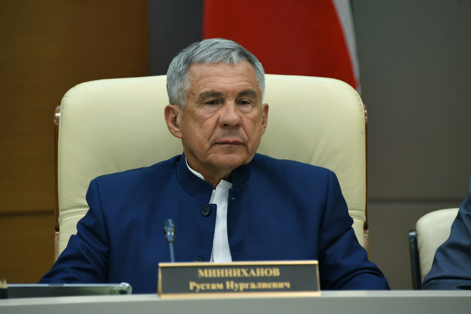 Минниханов призвал власти оперативнее реагировать на обращения граждан