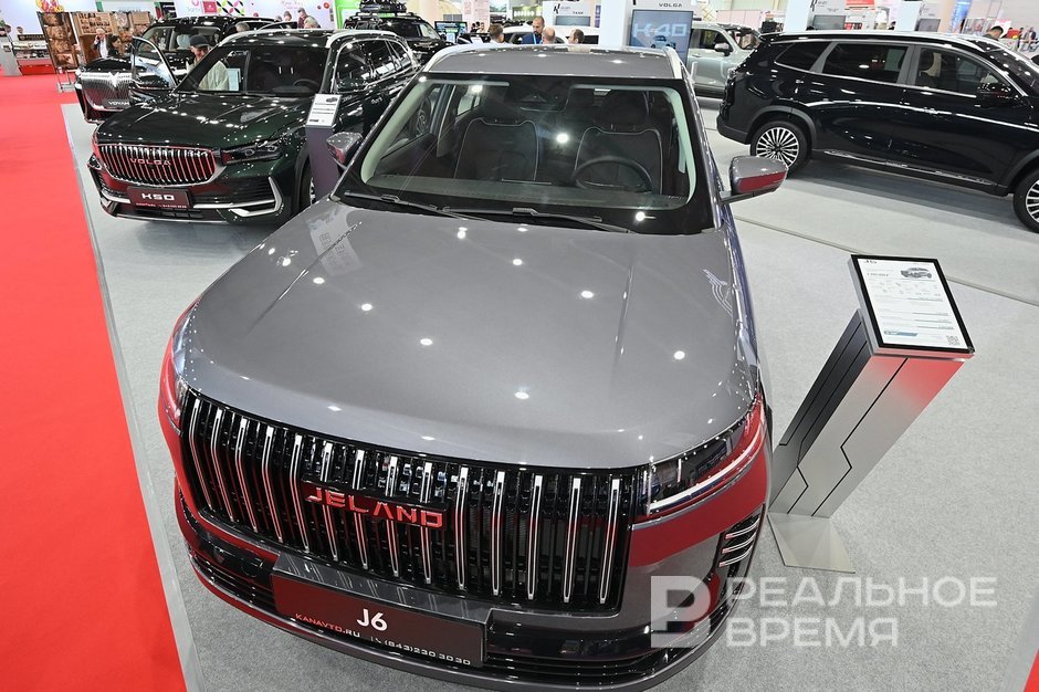 Продажи легковых автомобилей в России обновили недельный рекорд 2026 года