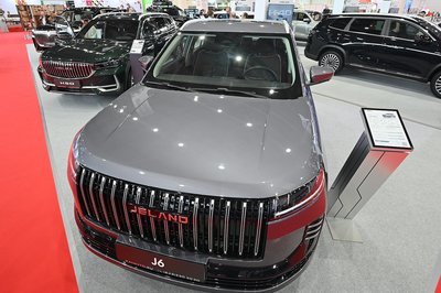 Продажи легковых автомобилей в России обновили недельный рекорд 2026 года