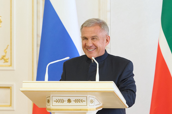 Рустам Минниханов наградил Михаила Юрина медалью «100 лет образования ТАССР»