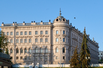 Комитет РТ по охране ОКН отреагировал на разбитые окна Александровского пассажа