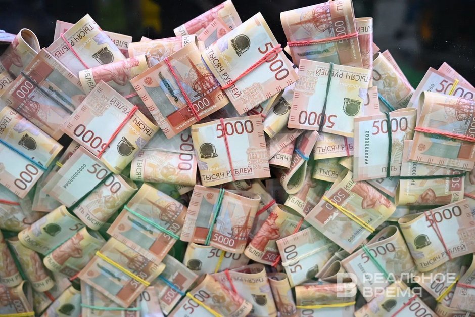 Названа отрасль, где сотрудники зарабатывают больше 300 тыс. рублей