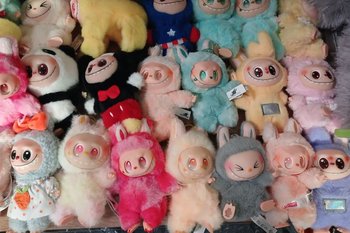 В России предложили помечать игрушки Лабубу возрастным ограничением «14+»