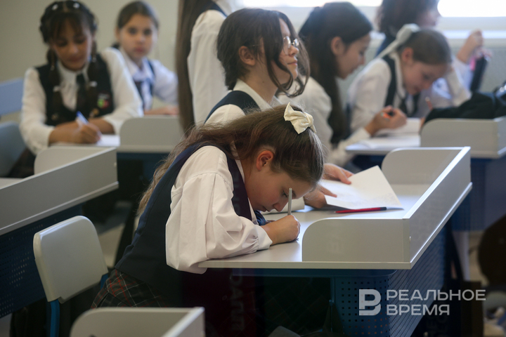 Депутаты предложили перенести начало школьных уроков на 9 утра