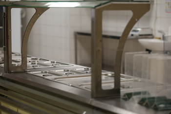 В Госдуме предложили ввести «шведский стол» в школьных столовых