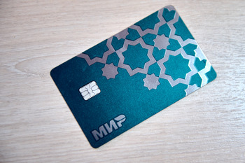 В Госдуме решили разрешить россиянам иметь 20 банковских карт