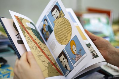 Сингапур начал платить за чтение книг: 1 сингапурский доллар за 50 сессий в день