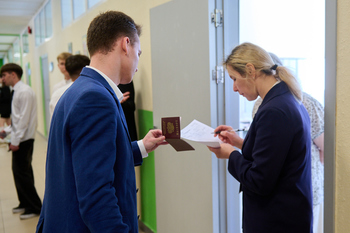 Минпросвещения дало рекомендацию установить учителям допвыплату за работу на ЕГЭ