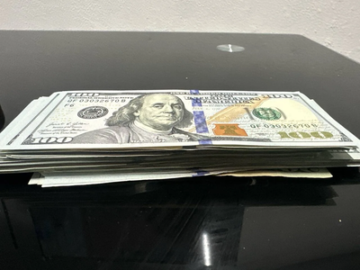 ЦБ понизил официальные курсы доллара и евро на 1 апреля