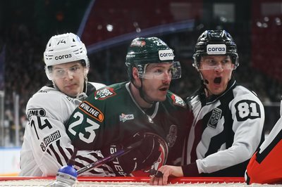 Сонливый первый период, казанское судейство и отскок: как «Ак Барс» одолел «Трактор» в Казани