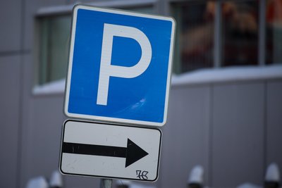 Автоэксперт Моржаретто предложил ввести в регионах России резидентское разрешение на парковку, как в Москве