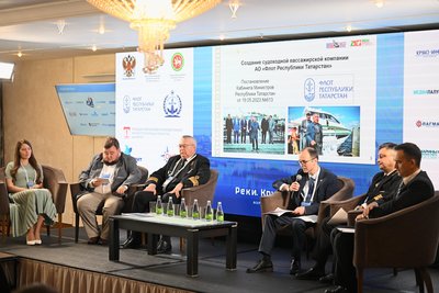 На «ледоколе» до Удмуртии: «Флот РТ» предлагает стыковку, а «Водолет» накатывает до Казани
