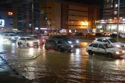 В Казани восстановили движение транспорта на улице Фучика после потопа