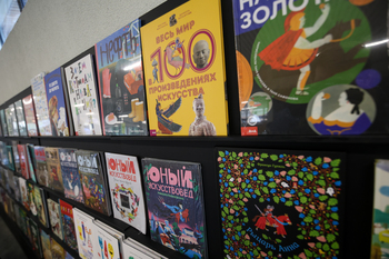 Продажи книг в магазинах упали до 18% за восемь месяцев 2025 года