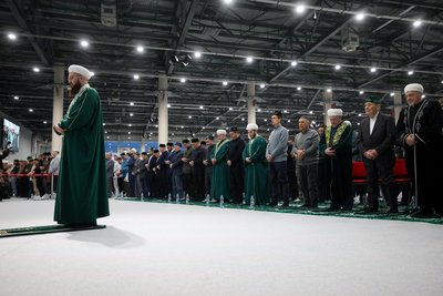 Пока «шайтан в отпуске»: татарстанцы и зарубежные гости пришли насладиться халяльной колой