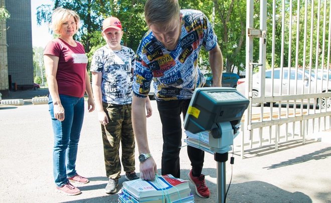 Сотрудники «ТАИФ-НК» провели благотворительную акцию по сбору макулатуры