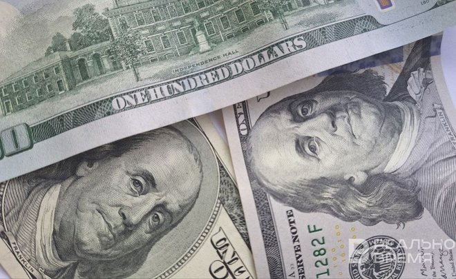 Треть россиян хранит сбережения в валюте