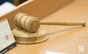 В Челнах отстраненный от работы преподаватель судится из-за прививки