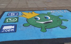 Во дворе казанской школы №167 нарисовали коронавирус