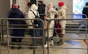 Соцсети: в Казани на станции метро «Площадь Тукая» образовались очереди из-за проверки QR-кодов