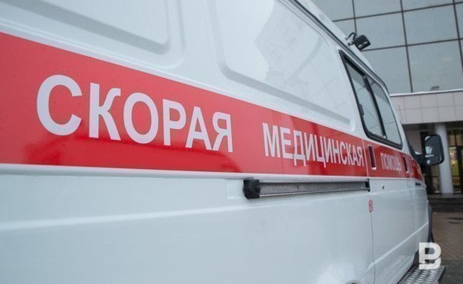 В Казани пострадали три человека после падения сосулек и схода снега с крыш