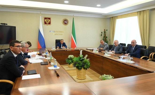 Рустам Минниханов обсудил с главами ПФО пути решения задач в сфере ОПК