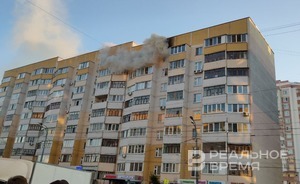 В Казани горит квартира на улице Хайдара Бигичева